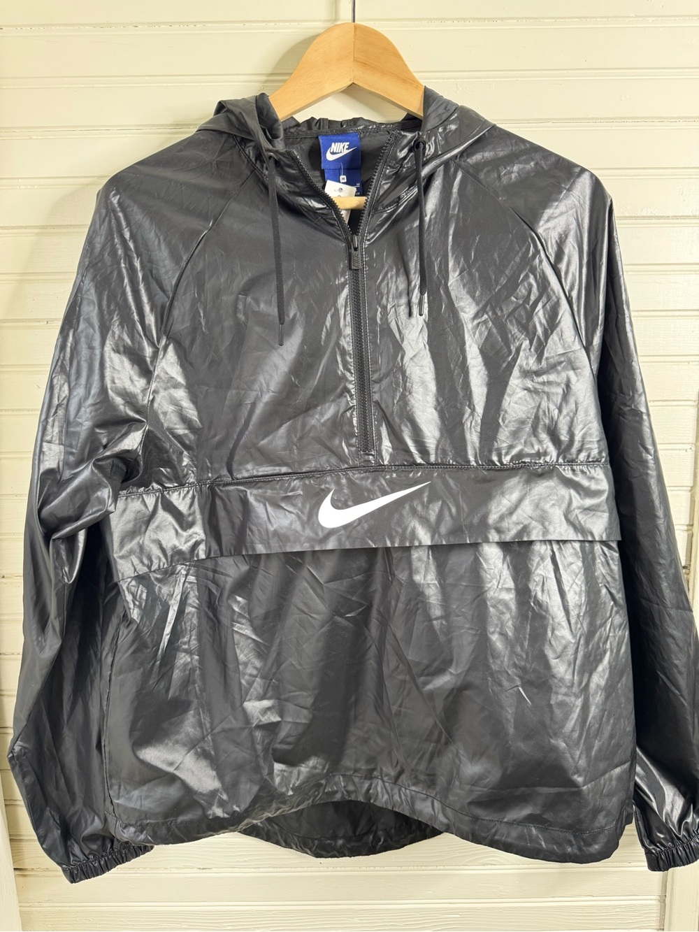 Nike woman’s Black Lightweight Hooded Windbreaker Anorak